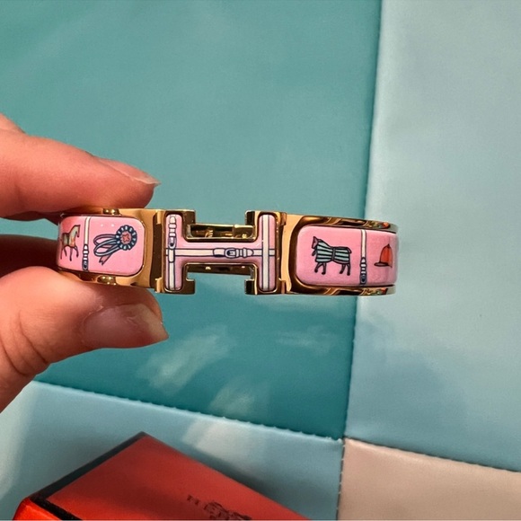 Bracelet - Picture 1 of 5